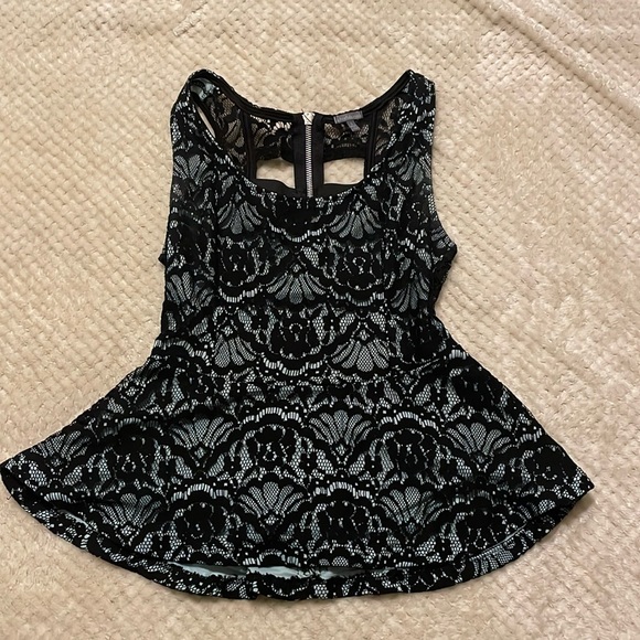 Charlotte Russe Black Lace Peplum Top - Picture 1 of 4